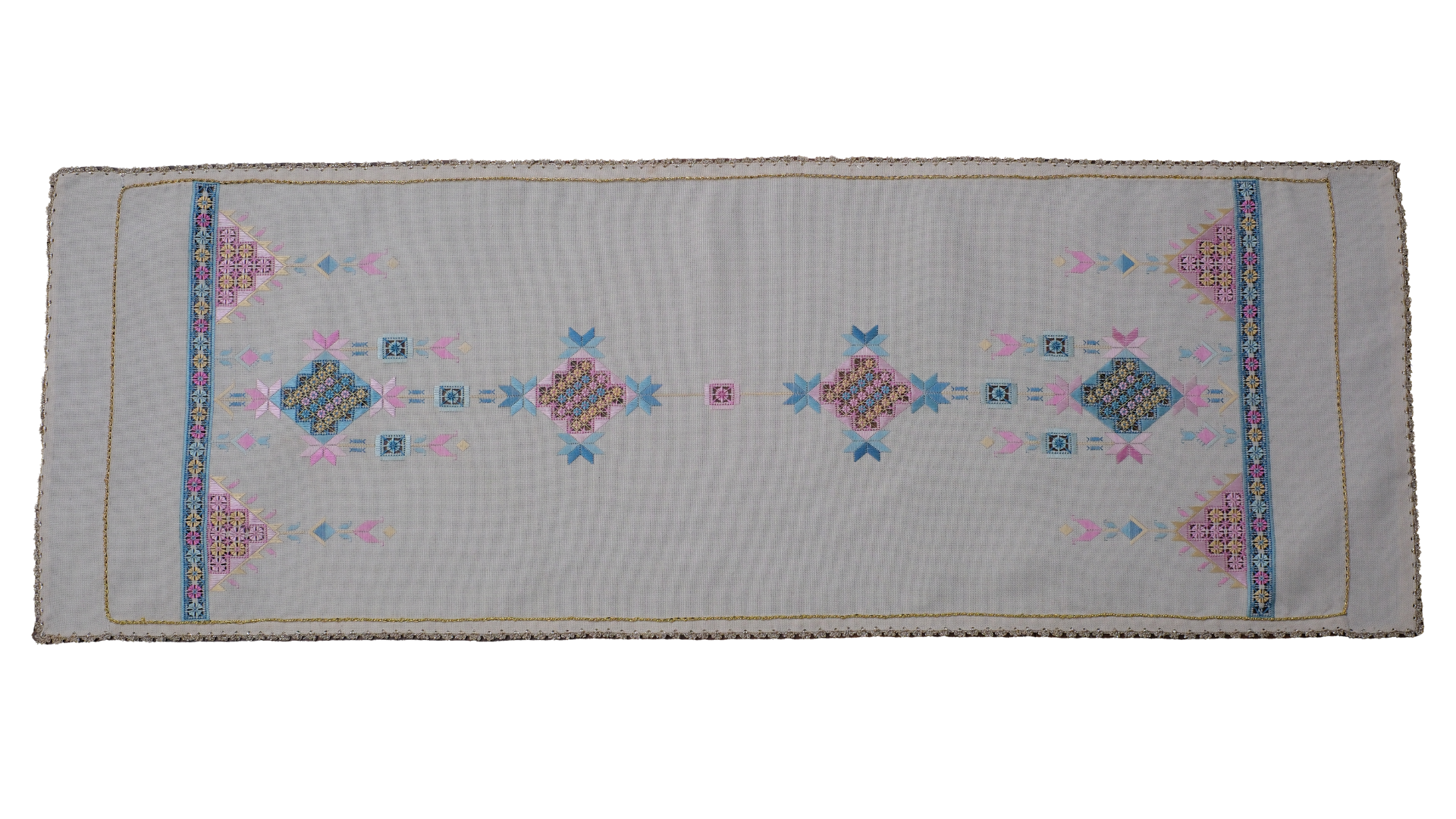 1960'larda el işçiliğiyle hazırlanan ve 2024'te yenilenen, kişiye özel tek tasarım vintage koleksiyon parçası.