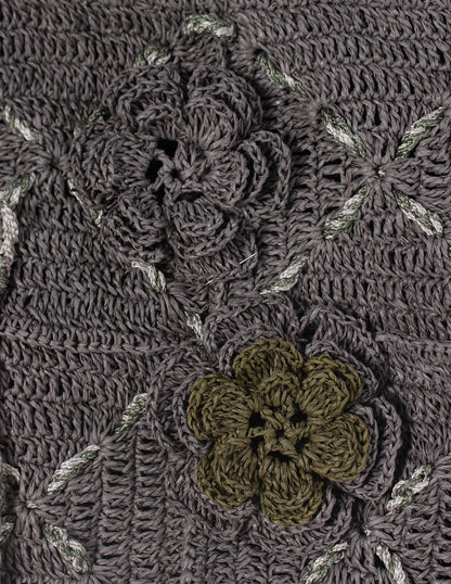 Renkli kordon süslemeleri, ajurlu detayları ve gül motifleriyle zarif bir tasarıma sahip, yaz ve bahar günlerinin vazgeçilmezi olan butik üretim çanta.