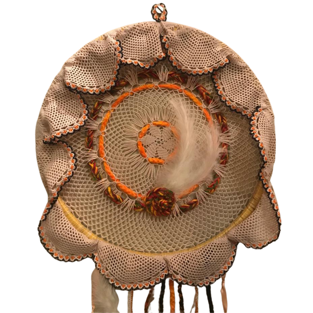 Kızılderili kültüründen esinlenerek 1960'ların el işçiliği detaylarıyla tasarlanan rüya kapanı.